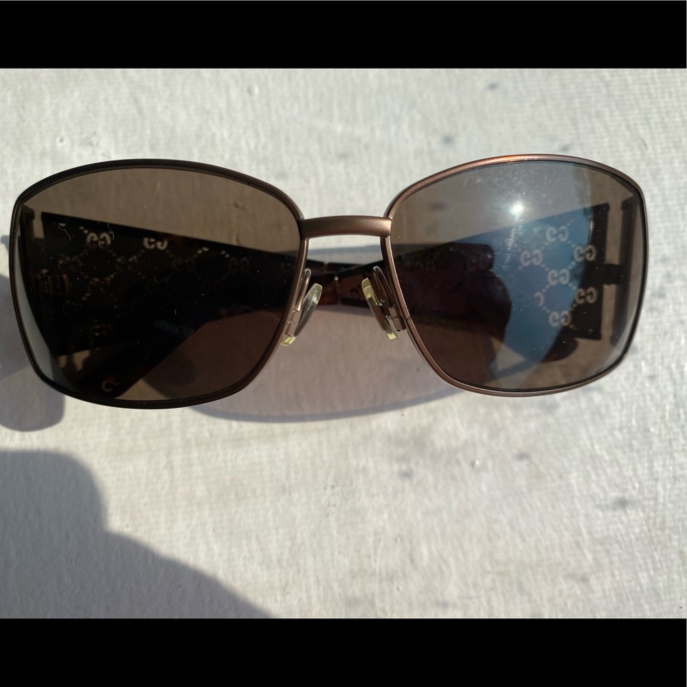 Gucci sunglasses - like new! With case